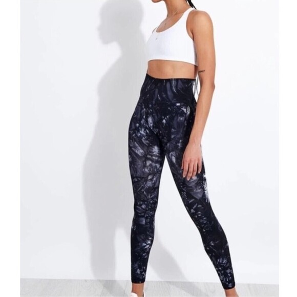 FREE PEOPLE Om Shanti Good Karma Ankle Crop Yoga Leggings Black Tie Dye XS Small - Picture 1 of 10